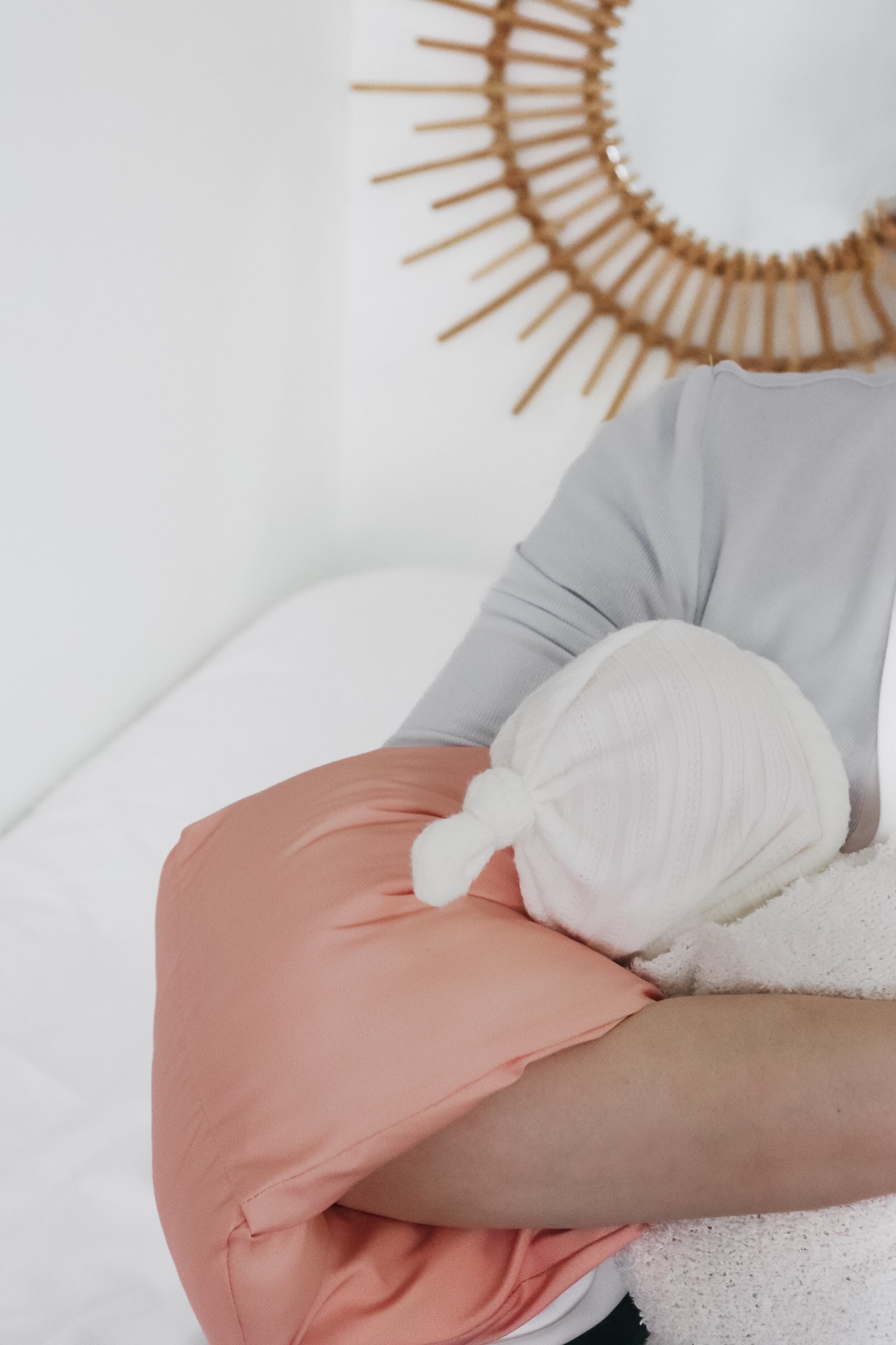 Ribbon Wipeable Cradle Arm Pillow